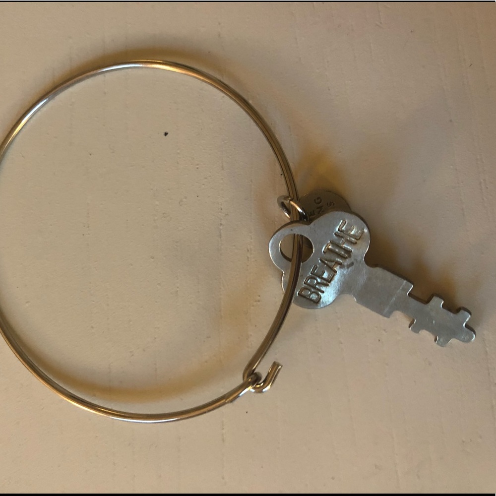 Th Giving keys “Breath” bracelet